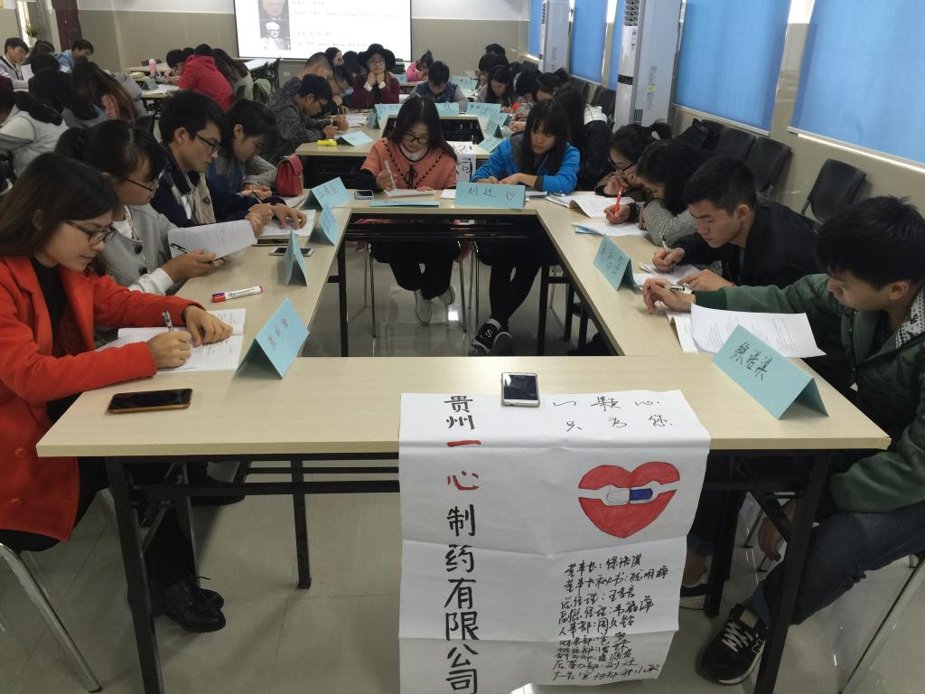 学生进行科研实训练习